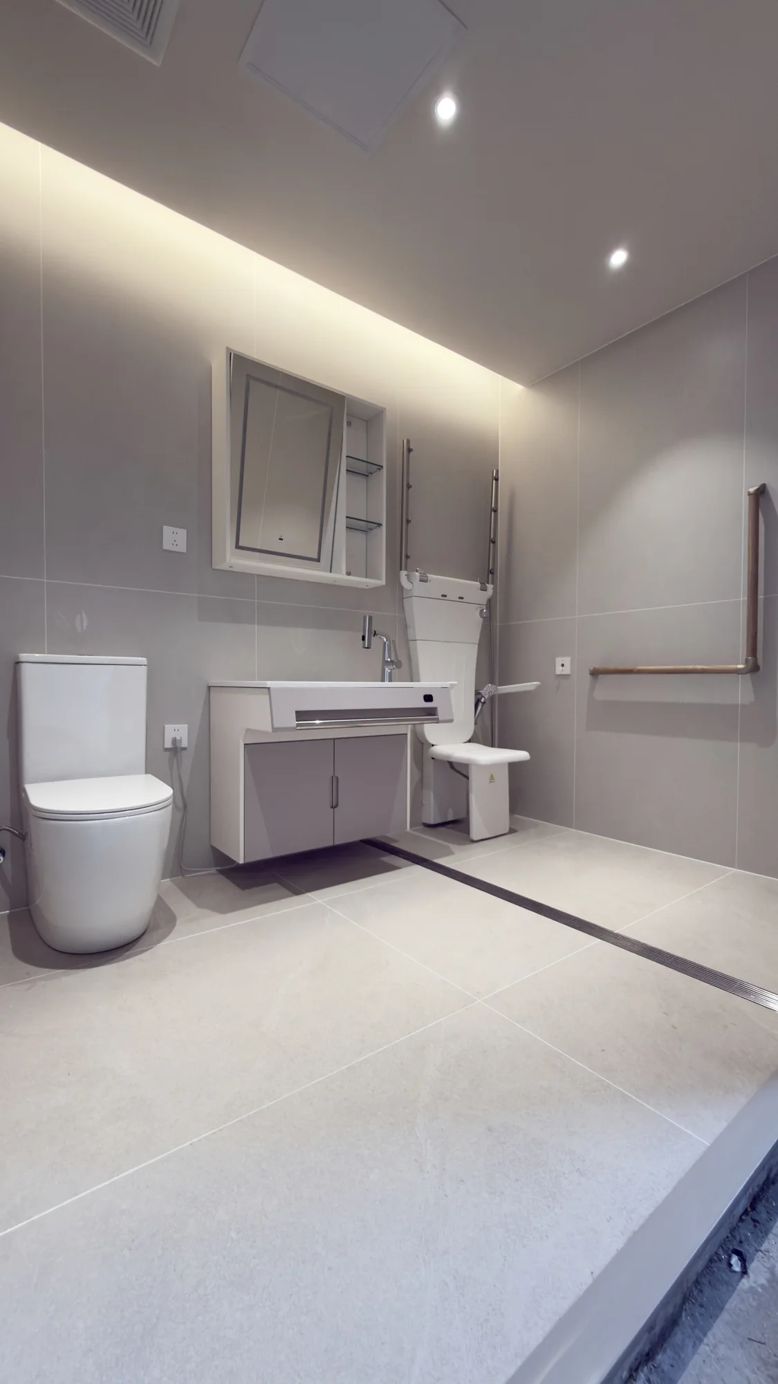 Accessible bathroom sample with visible grab rails, shower seat and circulation space