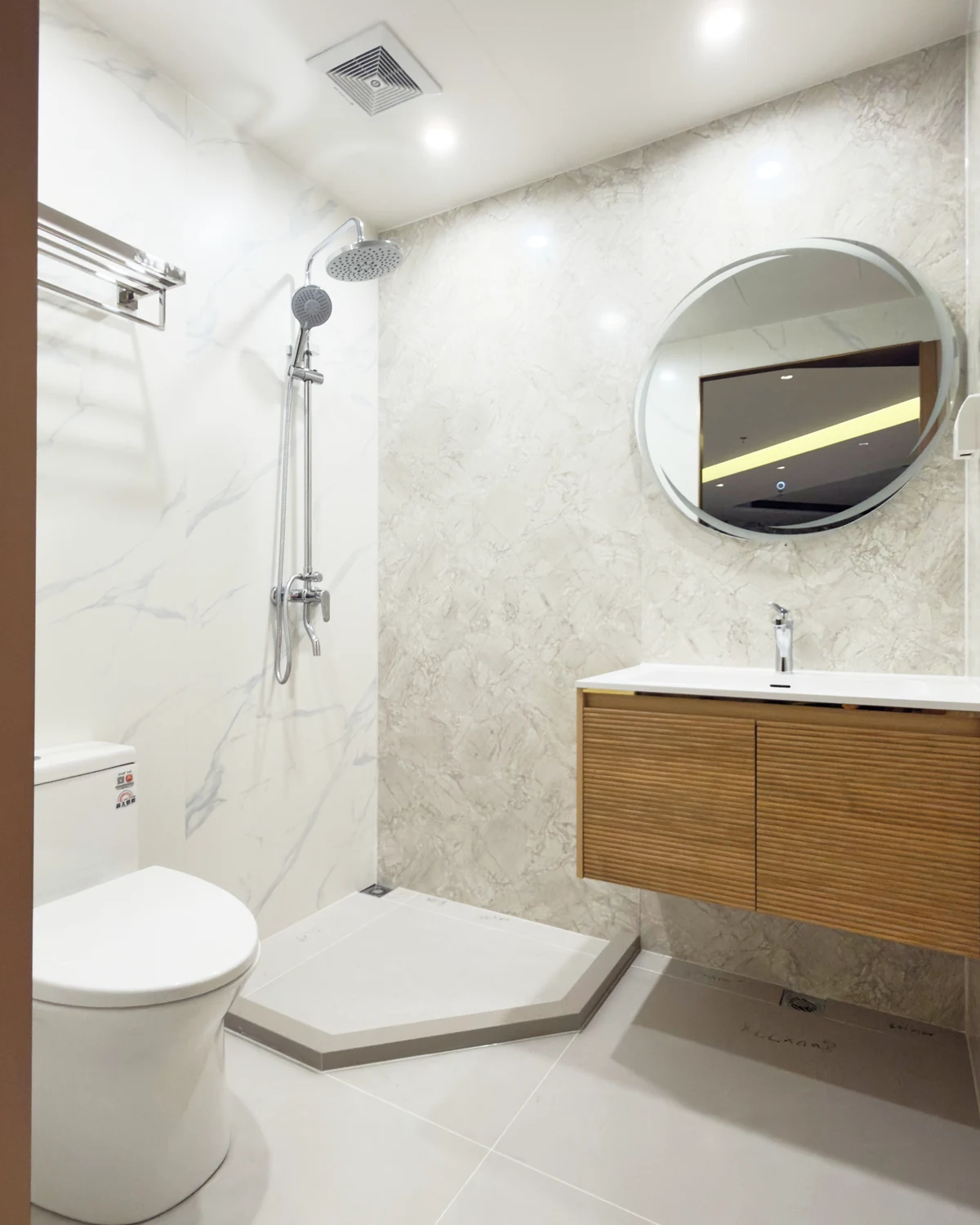 Client-supplied apartment bathroom sample configuration